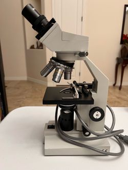 Amscope microscope with accessories