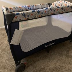 Pamo Babe Portable Crib ( NEW ) And Changing Table