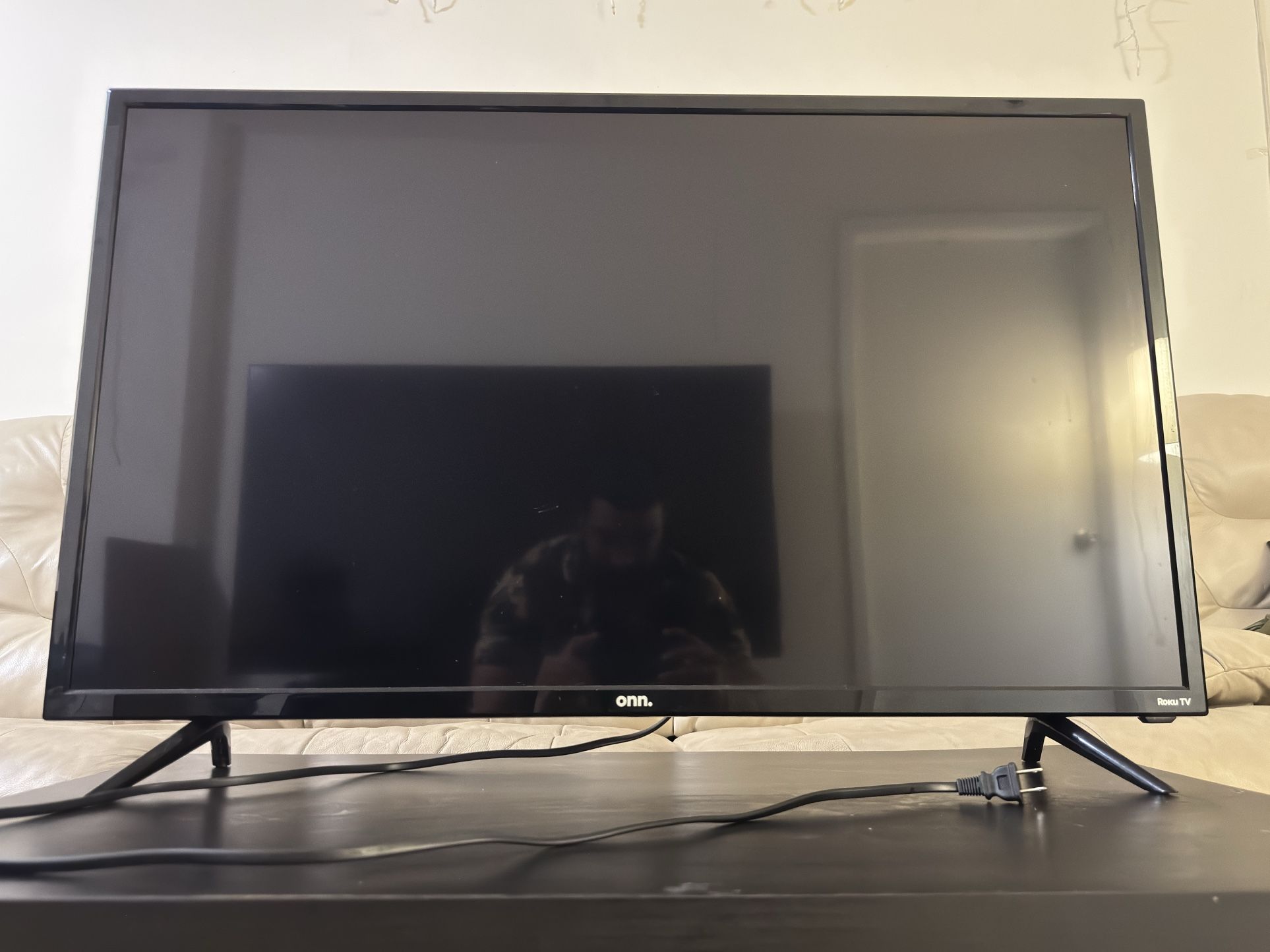 onn. 40" Roku Smart TV – 1080p Full HD – Great Condition (No Remote)