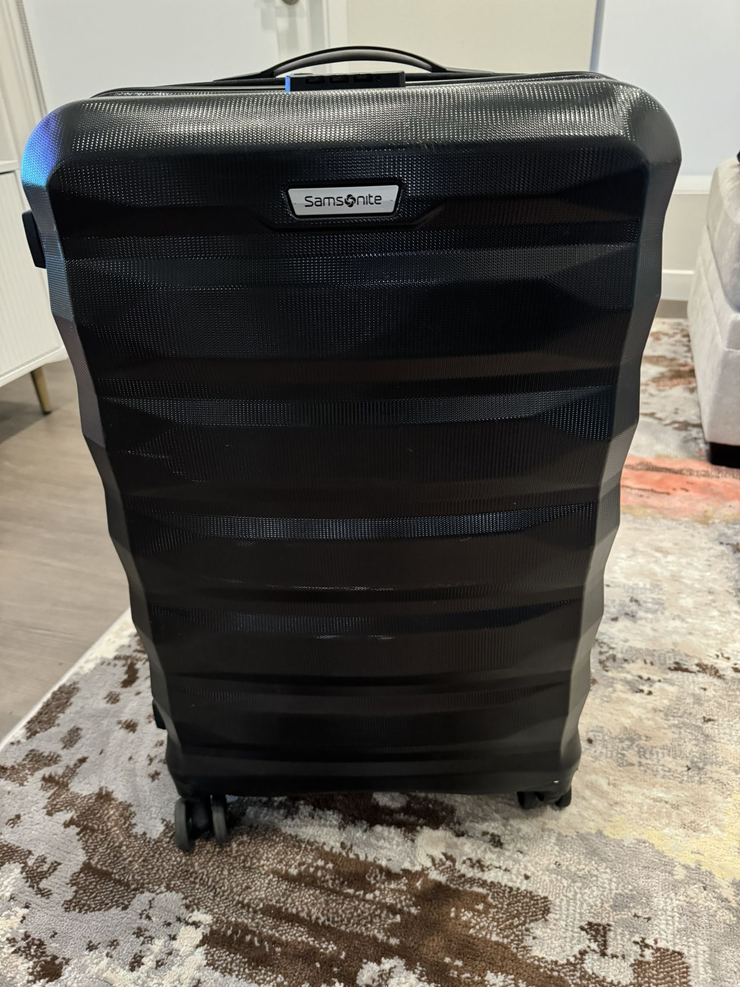 Luggage: Samsonite Spin-Tech 4.0 Check-in size and Carry on size