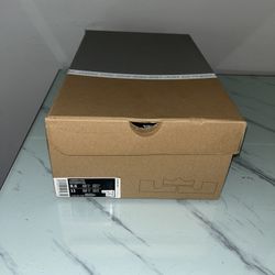 LeBron 18 Diana Taurasi GOAT La Cabra