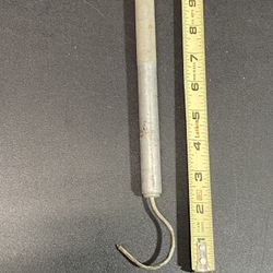 This is a vintage Aluma Fish Pull Scale. Measures approximately 9.5”. Weighs up to 30 pounds.