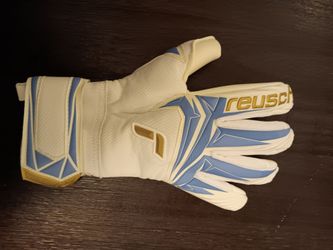 Goalkeeper gloves
