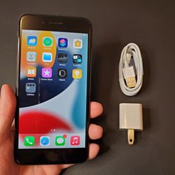 iPhone 7 Plus - UNLOCKED - Like New 