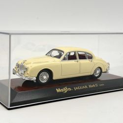 Maisto 1:43 Scale Diecast Model Car - Jaguar Mark II