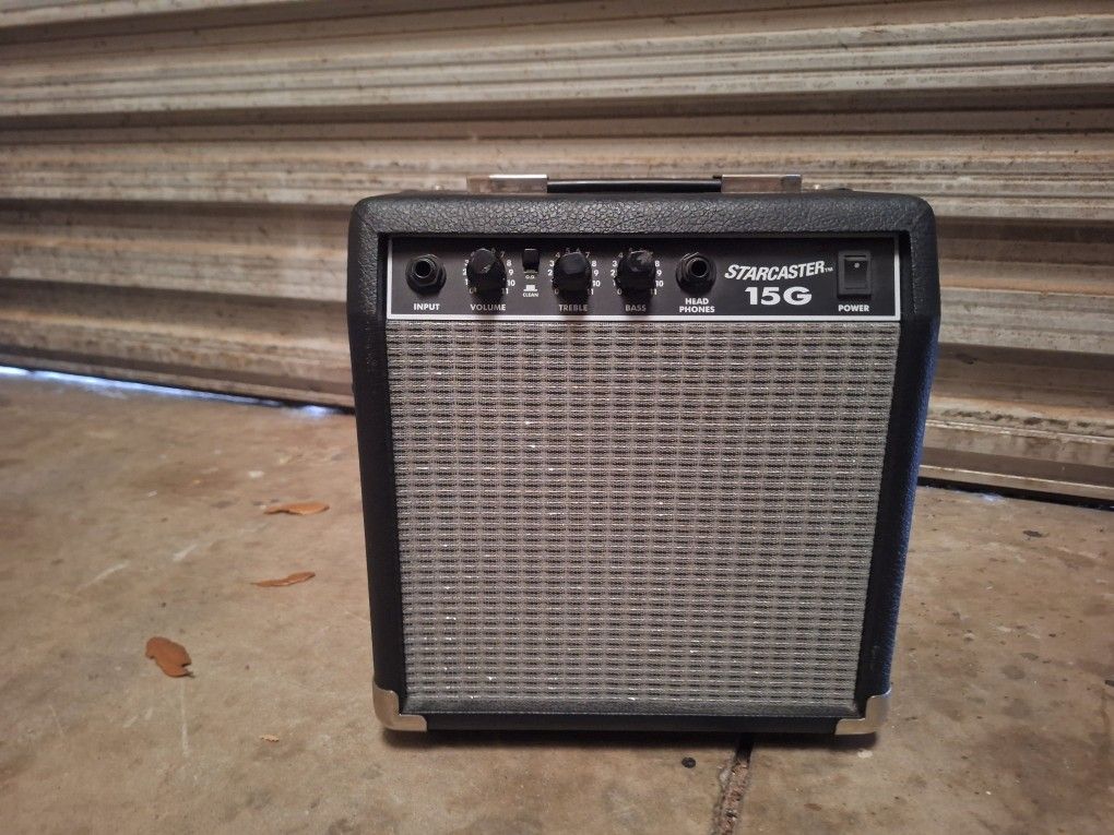 Starcaster Guitar 15 Amp Sound Box
