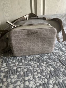 DKNY R43E2X93 camera bag