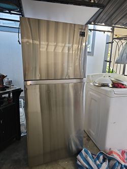 SAMSUNG  Refrigerador with ice maker Apartment size or Garage Working Very Good