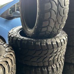 33/12.50/20 USED TIRE FOR SALE