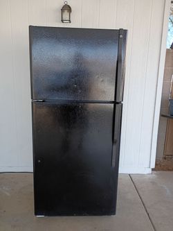 General Electric, Black Refrigerator. Free Delivery