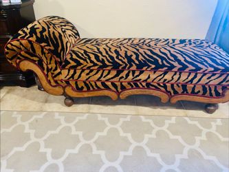 CHAISE LOUNGE VERY BEAUTIFUL ELEGANT..LUXURY  THICK CUSHION  HEAVY WOOD BEAUTIFUL CARVED