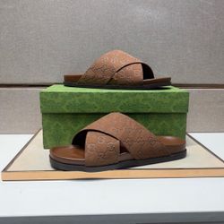 Gucci Slide Box Included