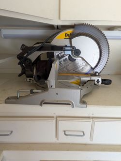 DEWALT 12-inch Miter Saw Model DWS715. Heavy duty. Higher grade.