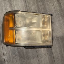 07-13 GMC Sierra Chevy Silverado Headlight Right Side OEM RH PASSENGER #0451