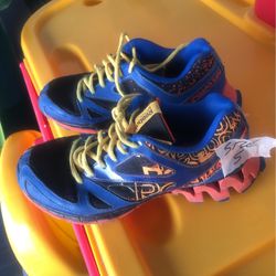 Reebok Boys Size 5 Shoe…