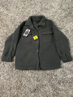 New with tags size xs/s women’s plush jacket. Gray/blue color. From Costco. Never worn.