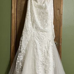 Wedding dress David’s Bridal Size 16