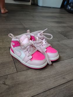 Toddler Nike sneakers