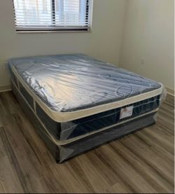 Queen Plush Pillow Top Mattress | 12” Thick