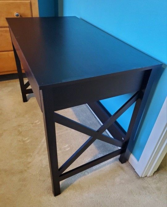 Black Desk