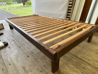 TWIN SIZE  VINTAGE WOOD FRAME