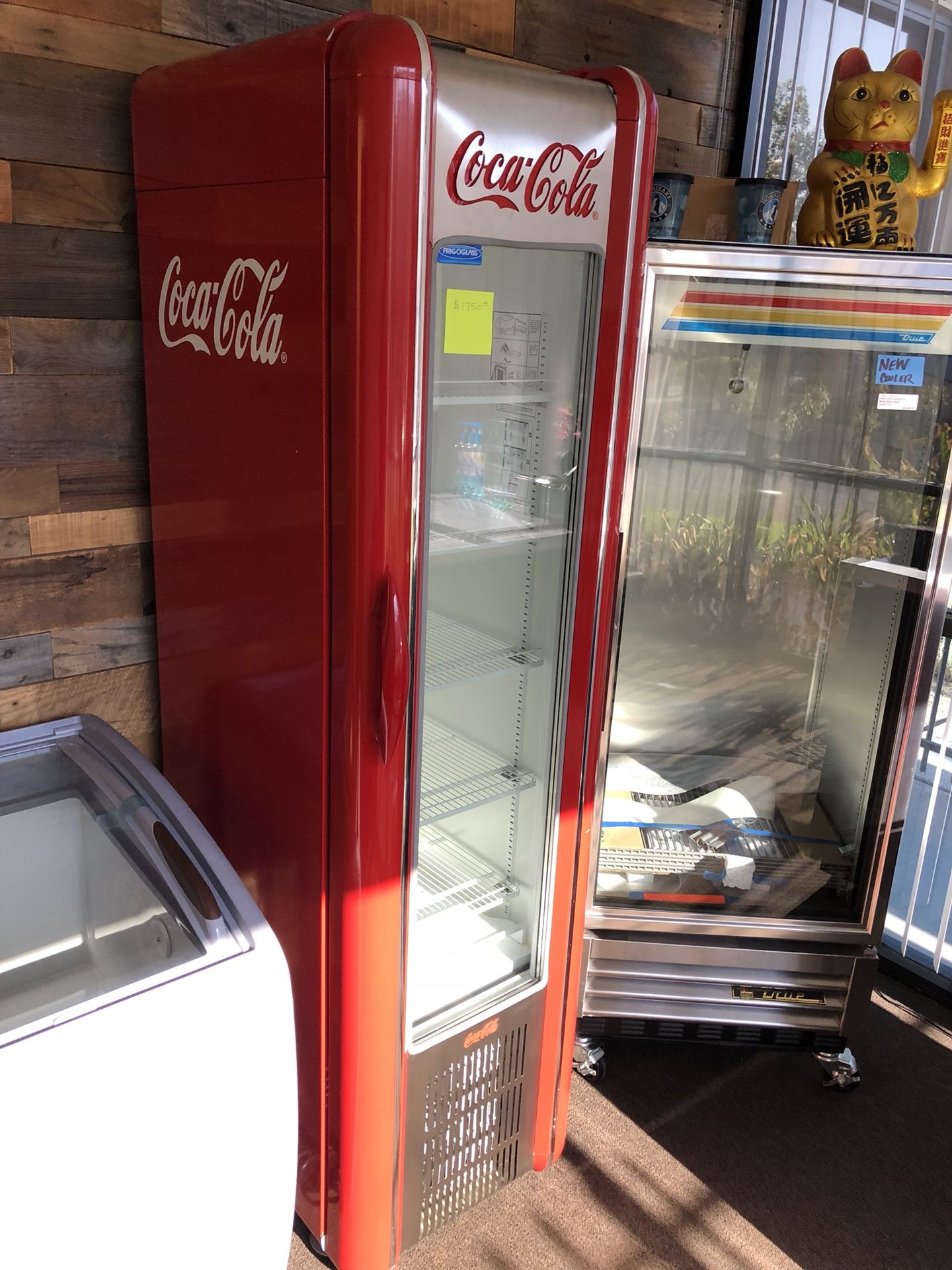 Igloo MIS1530 Beverage Wine beer pop soda cooler fridge for Sale in North  Olmsted, OH - OfferUp