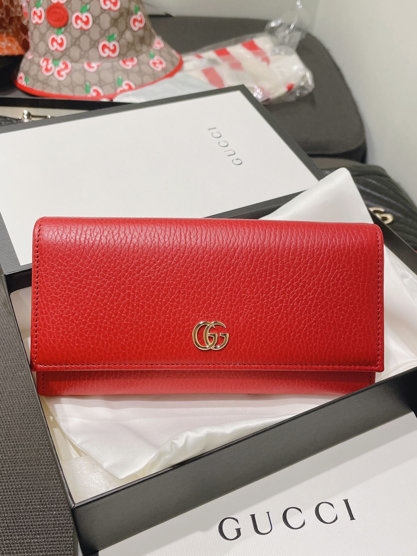 New- Gucci Wallet On chain