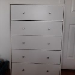 Free White 5 Drawer Dresser