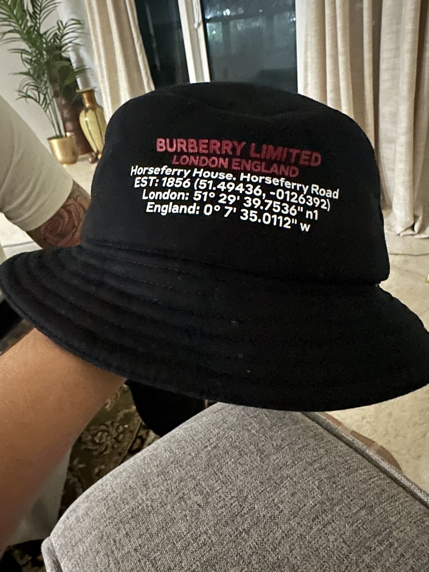 Unlimited Burberry Black Bucket Hat 