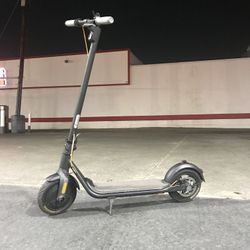 Bargain Deal!! Great Deal!! Like New Segway Ninebot F30 Electric Scooter Exclusive Transportation Gas Saver Retails: $399+tax