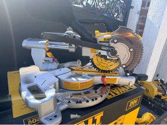 7.1/4 miter saw sliding  20v battery and Charger Dewalt