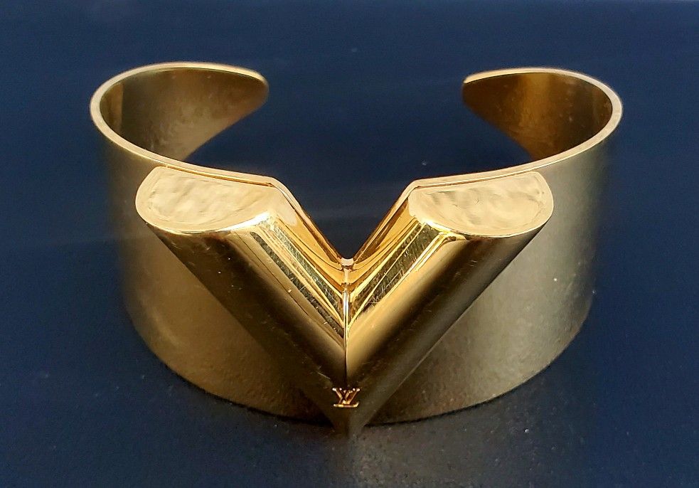 v cuff bracelet