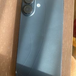 iPhone 16 128GB AT&T Locked – 93% Battery – Cracked Back – Works Perfect