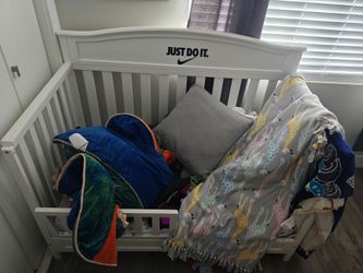 Convertible crib/toddler bed