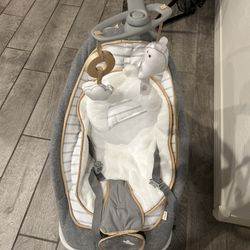 Baby bouncer/swing 