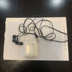 Apple Ear Pad Charger And Ear Phone Wire 