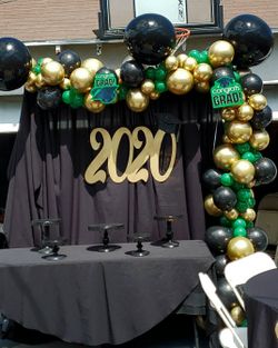 Graduation 🎓 2020 balloon backdrop 🎈🎈🖤💚