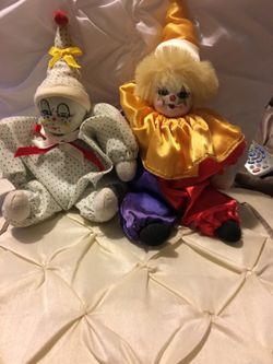 Porcelains clowns