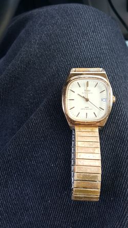 Timex men watch automatic, works so perfect.. needs to clean up. Was in the storage room for few years.