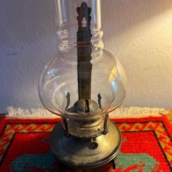 QUINQUE ANTIGUO DE BRONCE Y CRISTAL 