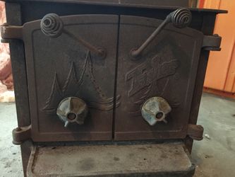 Wood stove- fisher grandma bear for Sale in Negley, OH - OfferUp
