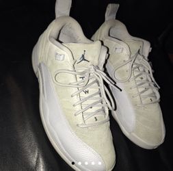 Jordan Wolf Gray 12 low (Size 8)