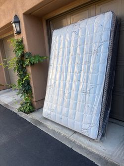 Full size mattress