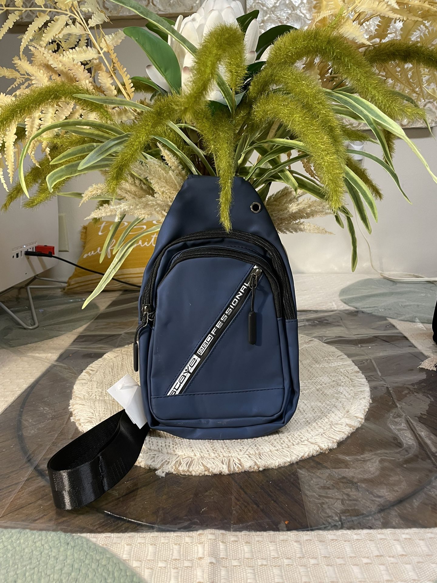 “Professional” shoulder pouch 