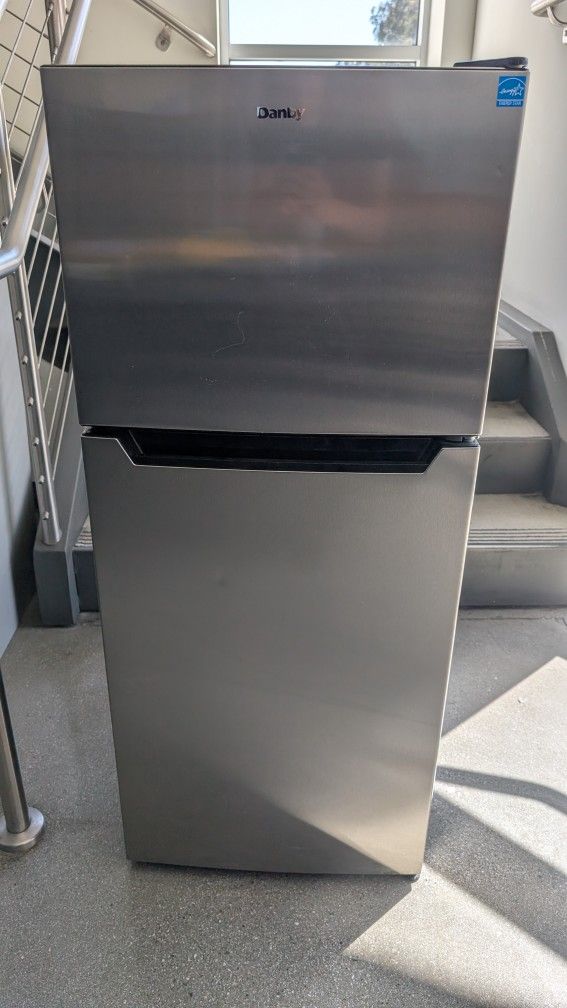 Danby 4.2 cu. ft. Compact Fridge Top Mount in Stainless Steel