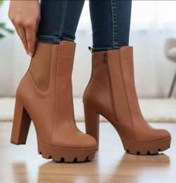 SHEIN Women's Size 10 (42) Brown Chunky Heeled Platform Ankle Boots Side Zipper. These brown chunky-heeled platform ankle boots feature a lug sole, si