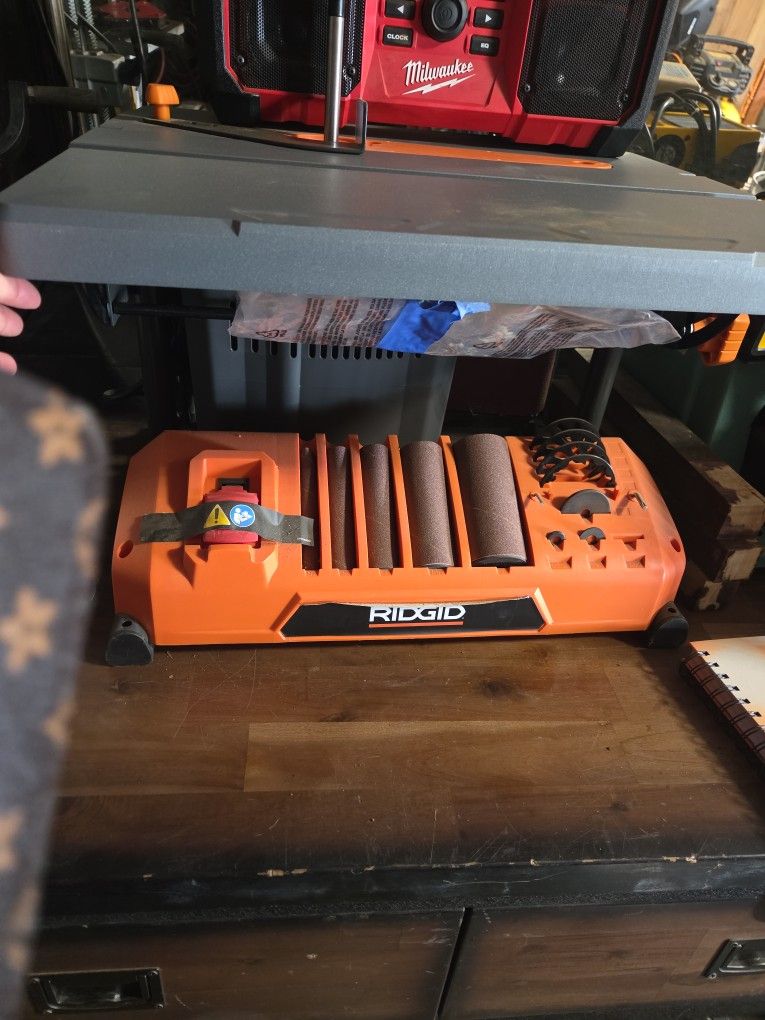 RIDGID Oscillating Edge/Belt Spindle Sander.