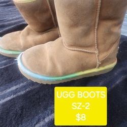 UGG BOOTS SZ 2