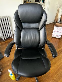 Desk chair in Black