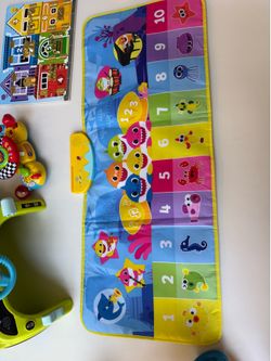 Pinkfong Baby Shark Musical Play Mat